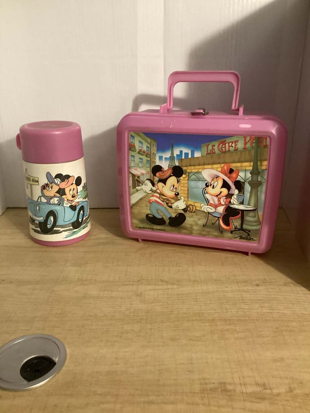Vintage Mickey & Minnie Mouse Le Cafe Paris Aladdin Pink Plastic Lunch Box with